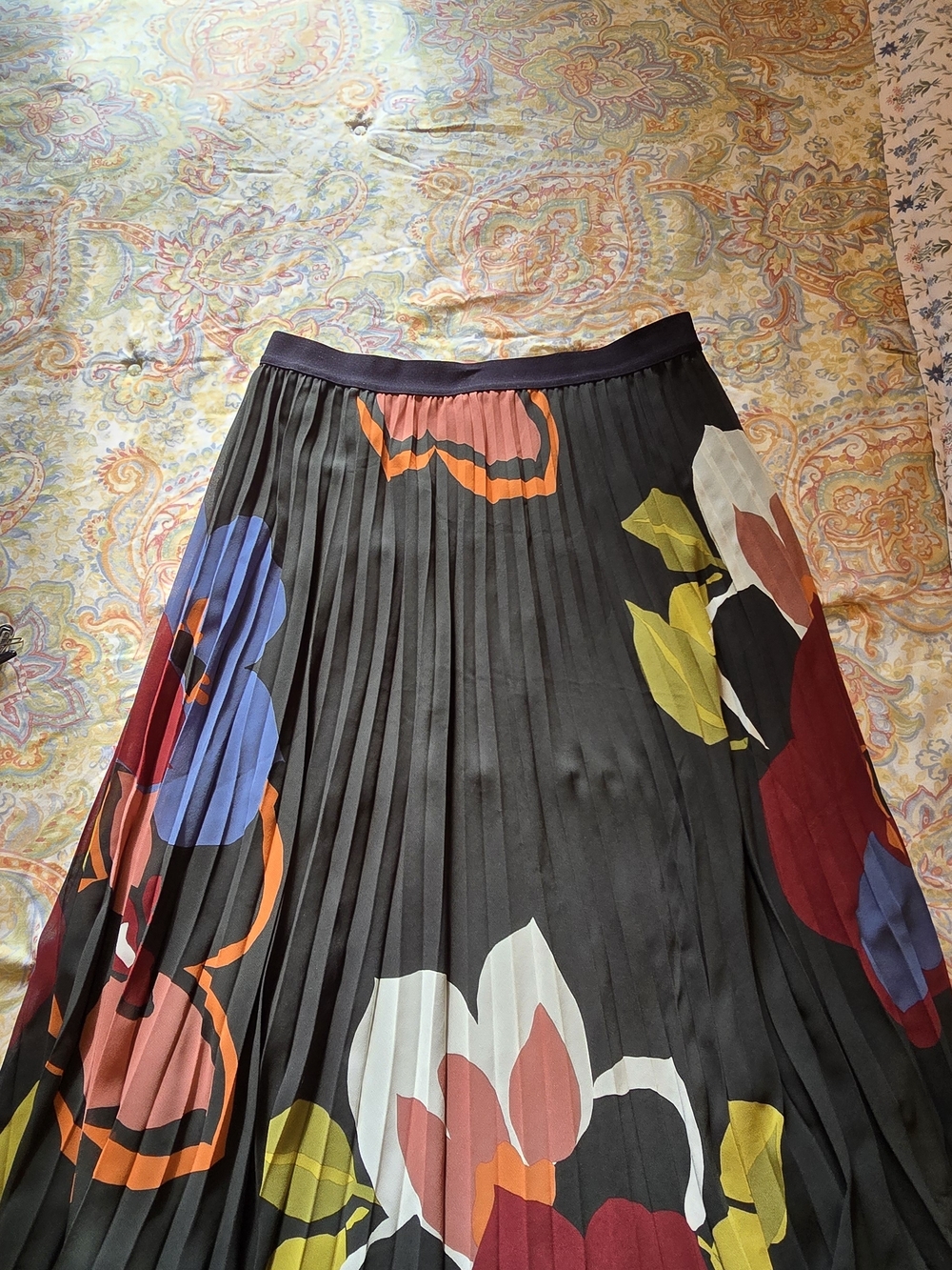 DR2 Green Pleated Midi Skirt with Multicolor Floral Print